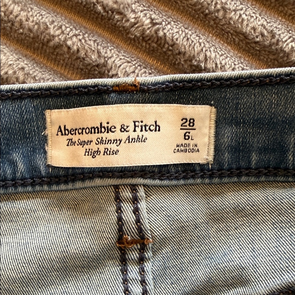 Abercrombie super skinny ankle jeans - Picture 3 of 3
